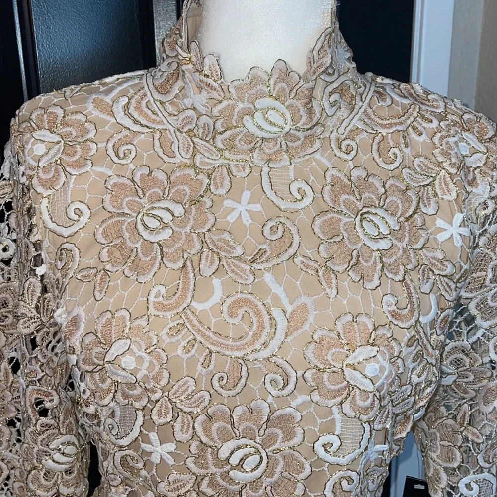 Venus | Open Back Lace Dress - Picture 3 of 11
